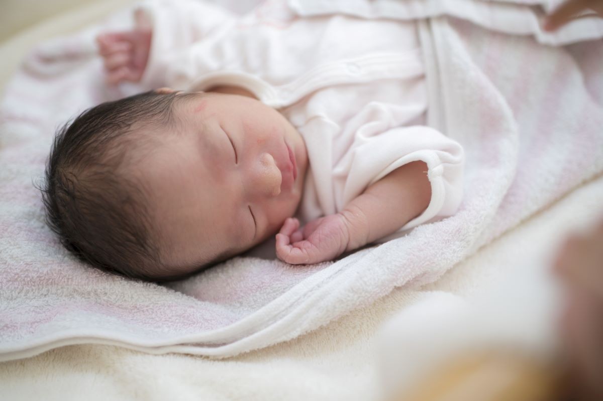 赤ちゃんの肌にブツブツが現れる 乳児湿疹 の原因とケア方法は 田辺三菱製薬 ヒフノコトサイト